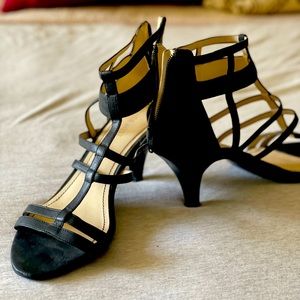 Nine West size 9.5 black cage sandal with back zipper short heel